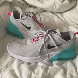 Nike Air Max Motion 2 (worn twice)